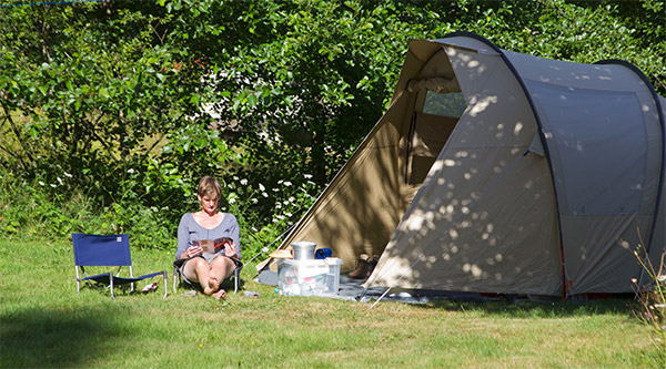 Nature et repos - Tente et lecture