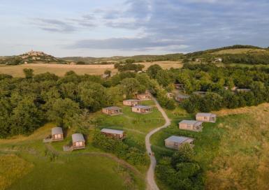 Huttopia Pays de Cordes sur Ciel_Vindrac-Alayracue globale camping avec vue sur cité de Cordes