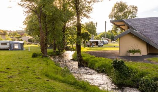 Camping de La Lande au bord du ruisseau