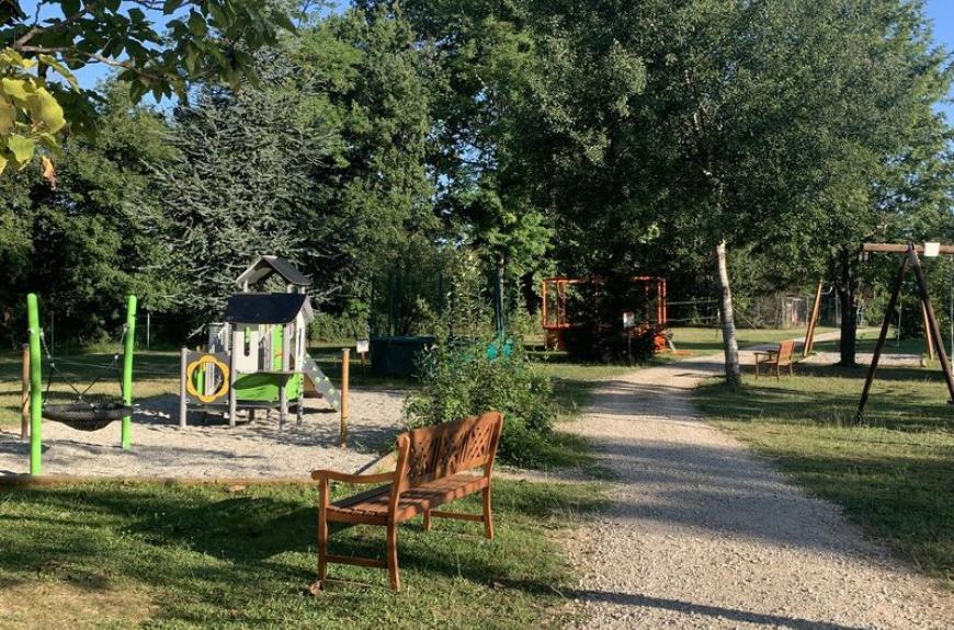 Les Chalets de Fiolles aire de jeux