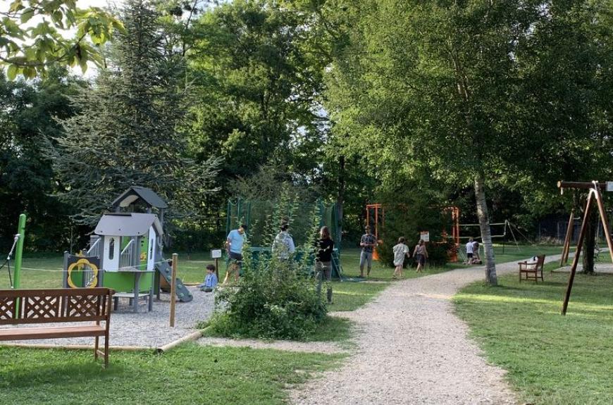 Les Chalets de Fiolles zones nature et jeux enfants