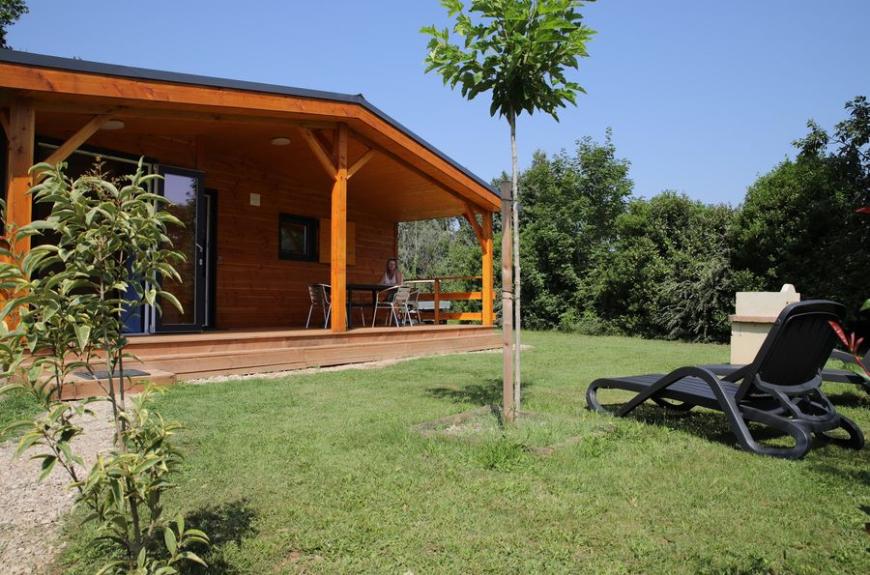 Les Chalets de Fiolles repos devant son chalet