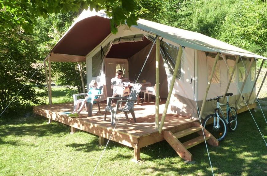 Domaine Lacanal lodge toile et bois