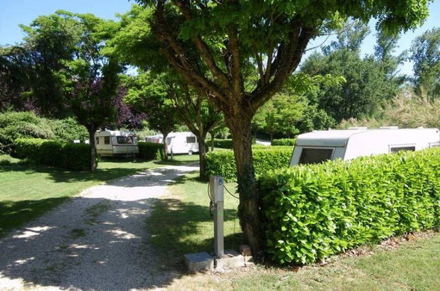 Camping Municipal Les Auzerals emplacements délimités