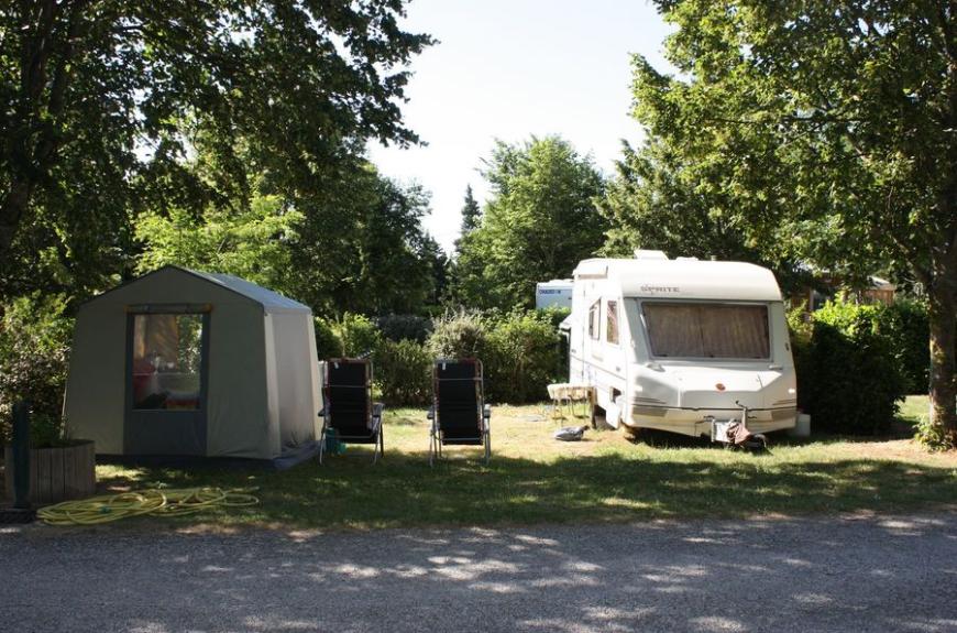 Camping Saint Martin emplacement caravane