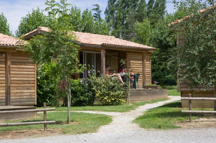 Camping Saint Martin chalet bois avec terrasse