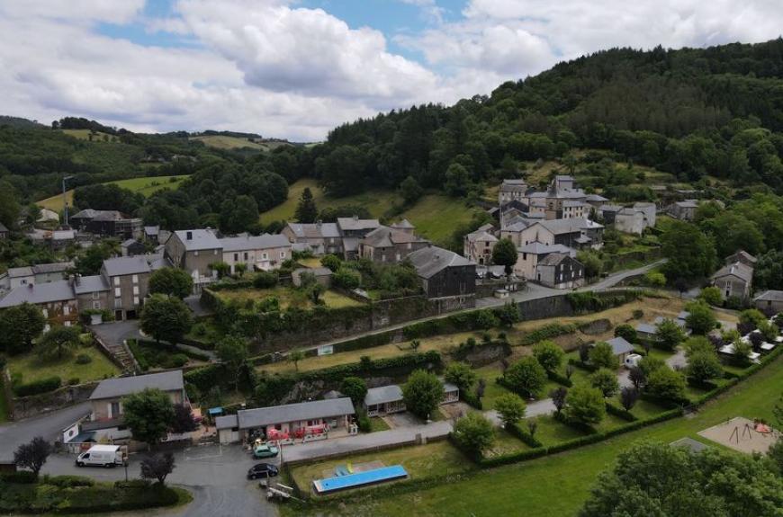 Camping Le Jardin vue village