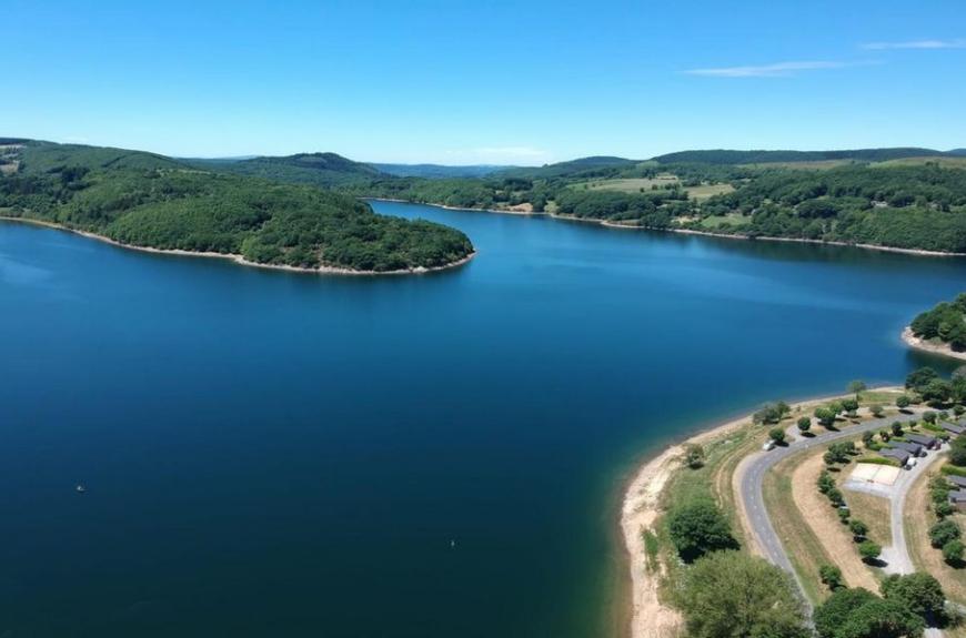 PRL des Rives du Lac du Laouzas vue générale lac