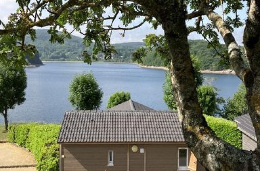 PRL des Rives du Lac du Laouzas chalet bois vue lac