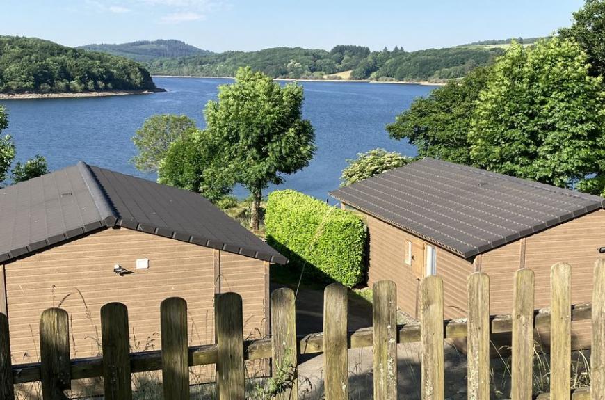 PRL des Rives du Lac du Laouzas chalets avec vue lac