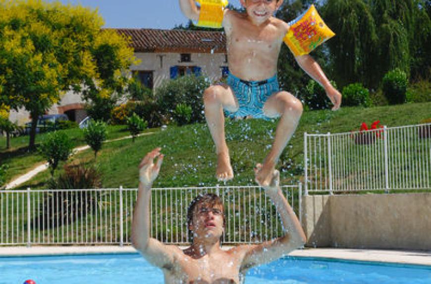 St Pierre de Rousieux saut piscine