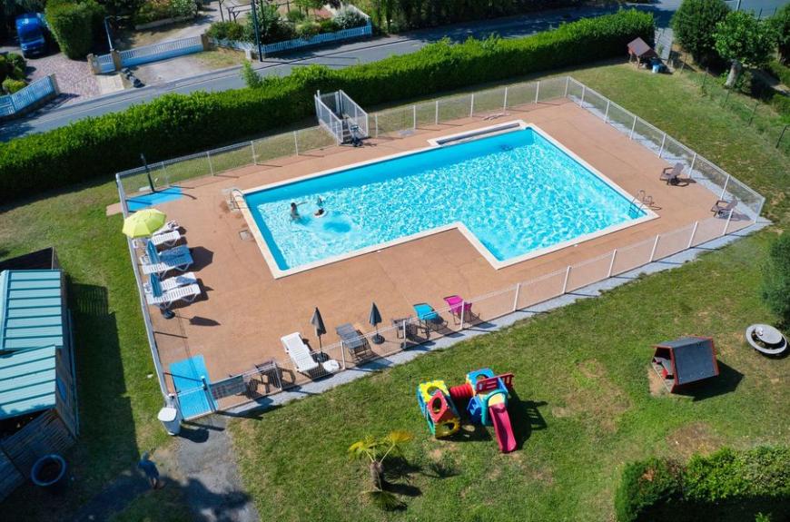 Les Chalets de Gaillac piscine vue en haut