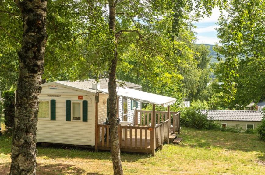 Camping Marvilla Parks Rieumontagné mobile home avec terrasse