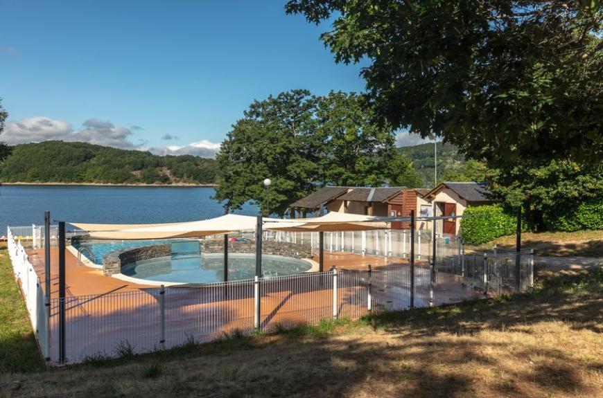 Camping Marvilla Parks Rieumontagné piscine de la base de loisirs