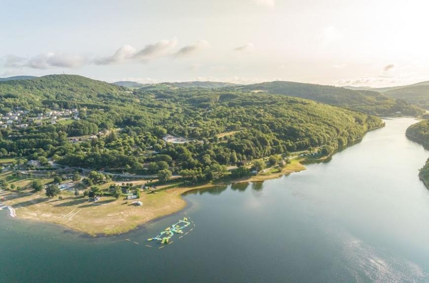 Camping Marvilla Parks Rieumontagné vue base de loisirs