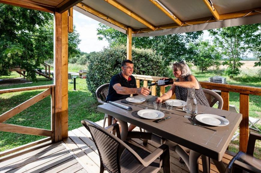 Chalets de Fiolles terrasse équipée