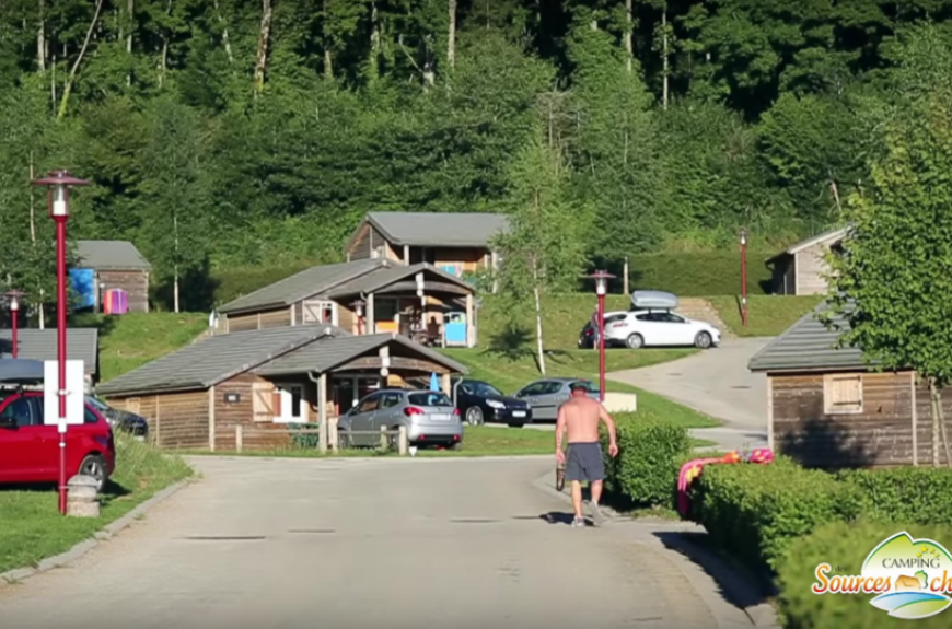 Camping des Sources Chaudes allée principale