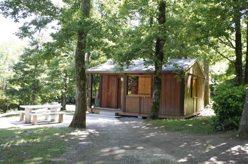 Les Chalets de la Bessière chalets en forêt