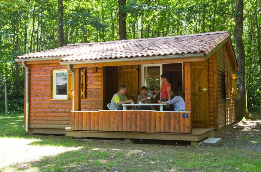 Les Chalets de la Bessière chalets en forêt