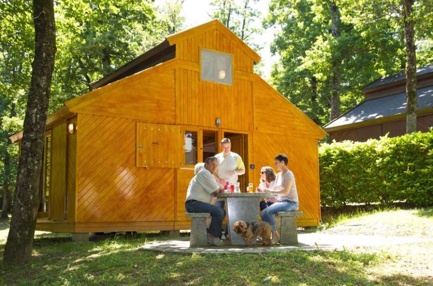 Les Chalets de la Bessière chalets en forêt