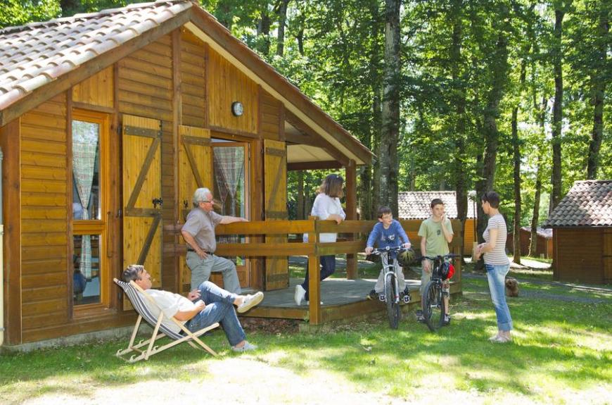 Les Chalets de la Bessière chalets en forêt