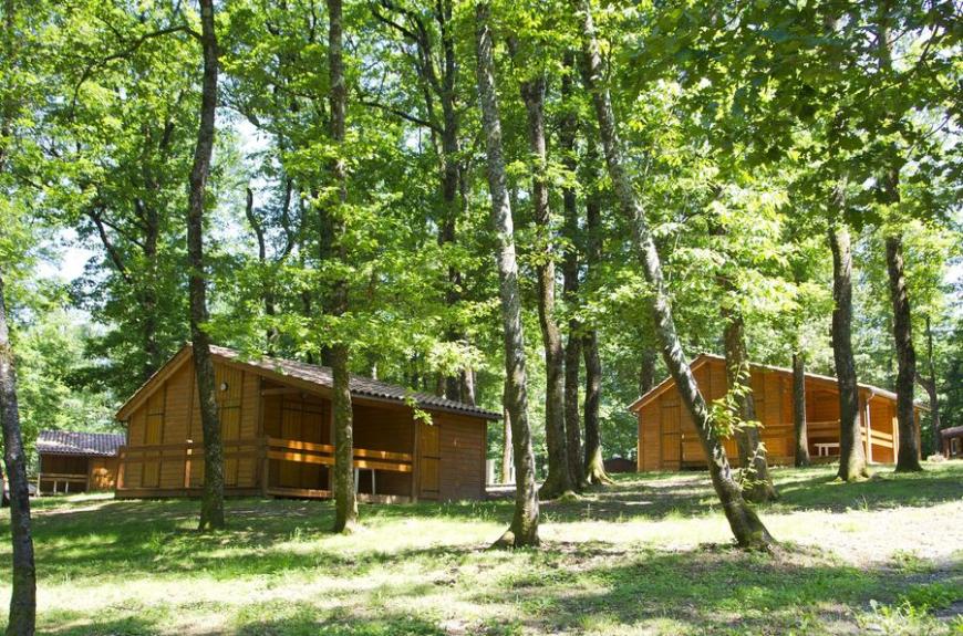 Les Chalets de la Bessière chalets en forêt