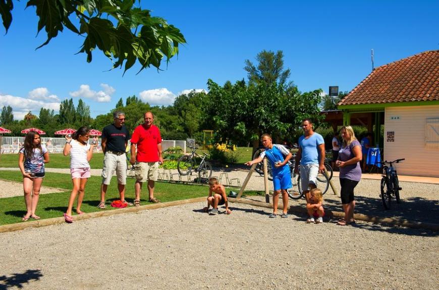 Les Pommiers d' Aiguelèze pétanque