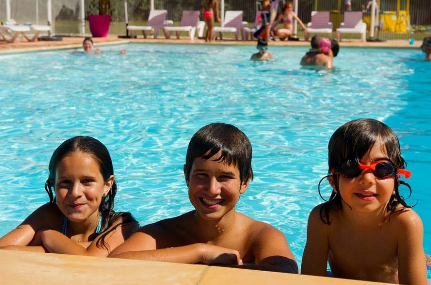 Les Pommiers d' Aiguelèze piscine avec enfants