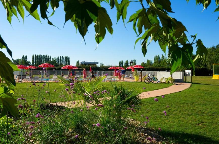 Les Pommiers d' Aiguelèze Vue piscine