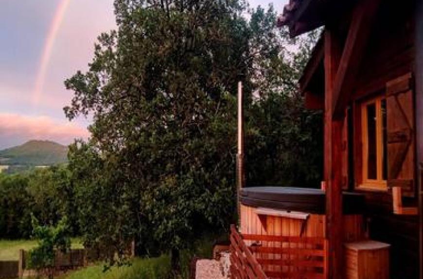 Parc Résidentiel de Loisirs Les Nids de Bonnan_Milhars terrasse chalet avec vue