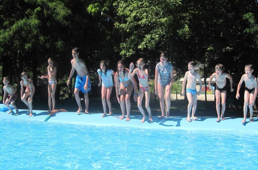 camping l'amitié au bord de l'eau Trébas-Tarn-piscine-détente-nature-rivière-repos-famille