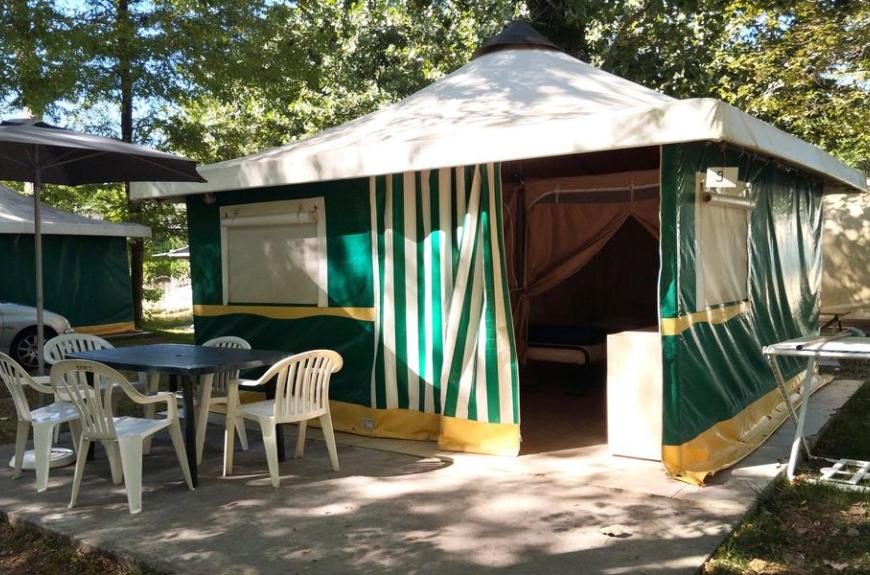 camping l'amitié au bord de l'eau-Trébas-Tarn-bungalow toilé-nature-location au  bord de l'eau-repos