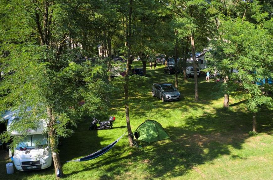 camping l'amitié  au bord de l'eau-Trébas-Tarn-nature-ombragé-vue aérienne