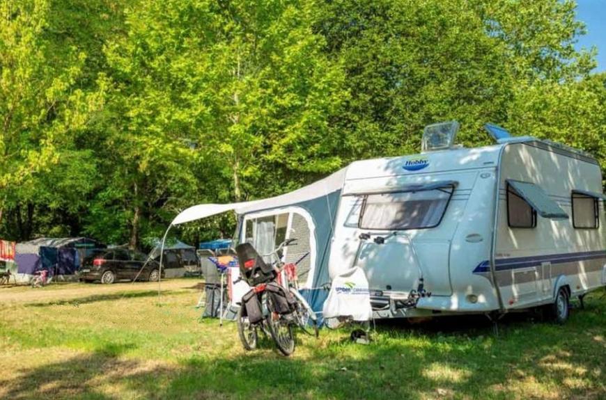 camping l'amitié au bord de l'eau Trébas-Tarn-emplacement caravane-nature-vrai camping-rivière