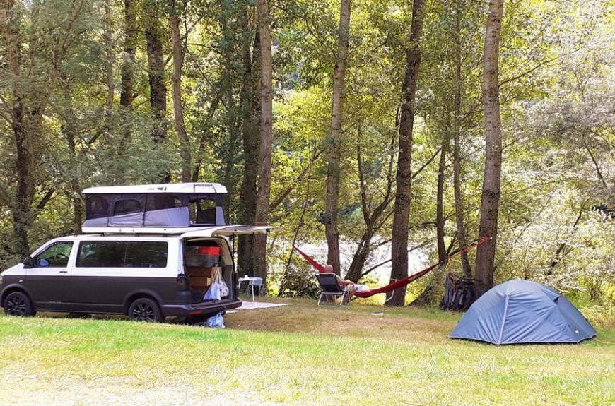 camping l'amitié au bord de l'eau Trébas-Tarn-accueil van-camping car-nature-vert-green-river