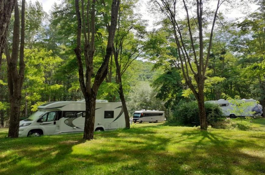 camping l'amitié au bord de l'eau Trébas-Tarn-accueil van-camping car-nature-repos-rivière
