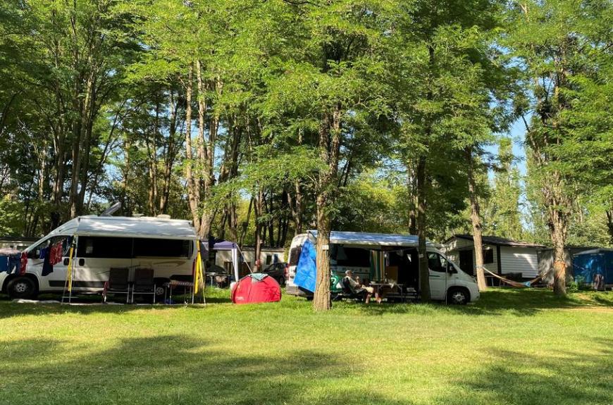 camping l'amitié au bord de l'eau Trébas-Tarn-accueil van-camping car-nature-vert-greer