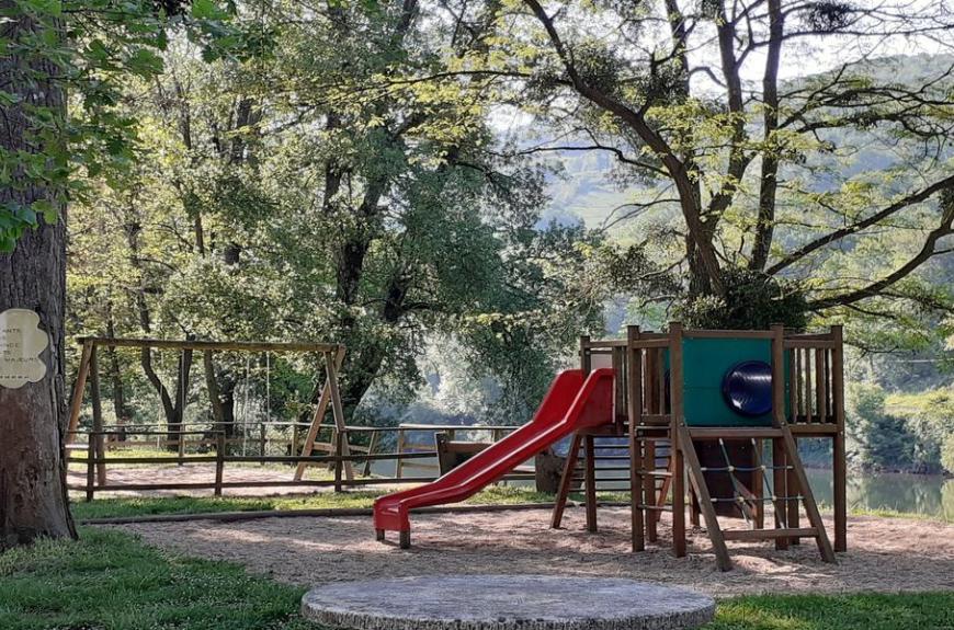 camping l'amitié au bord de l'eau Trébas-Tarn-aire de jeux enfants-famille-plage de Trébas-vacances -pique nique-glacier snack la Guinguette de Trébas