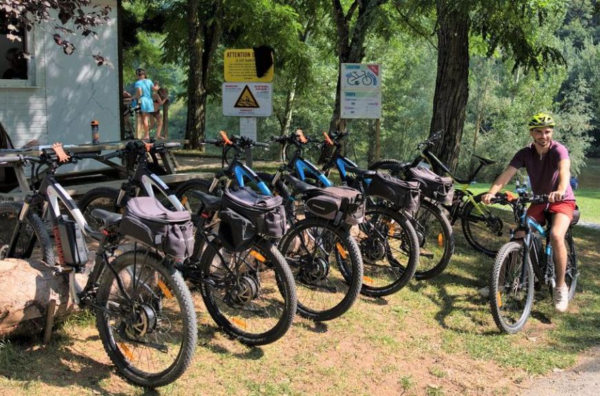 camping l'amitié au bord de l'eau Trébas-Tarn-location vélo électrique-vacances actives-sport- nature-activité sportives-sport d'eau-famille-vacances entre amis