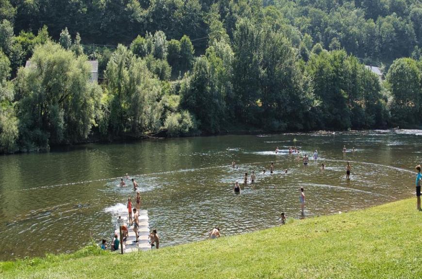 camping l'amitié au bord de l'eau Trébas-Tarn- plage  de Trébas-pavillon bleu-nage en eau vive-sport vacances