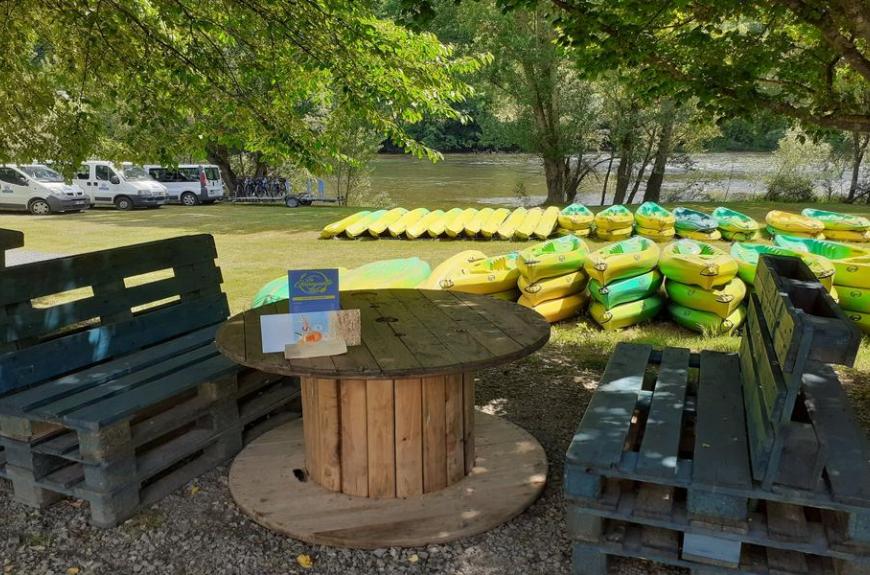 camping l'amitié au bord de l'eau Trébas Tarn-restaurant la Guinguette de Trébas au bord de l'eau-au bord de rivière