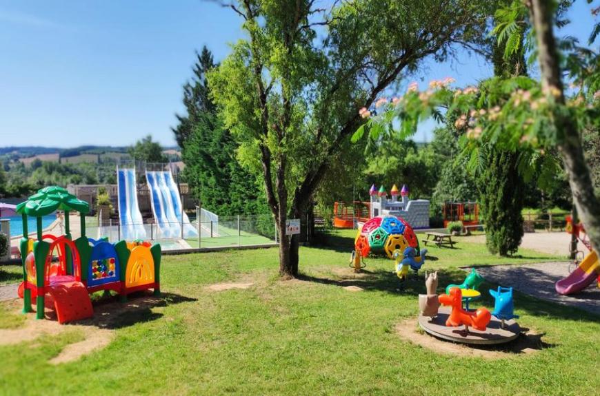 Camping Domaine du Chêne Vert_Castelnau-de-Montmiral aire de jeux