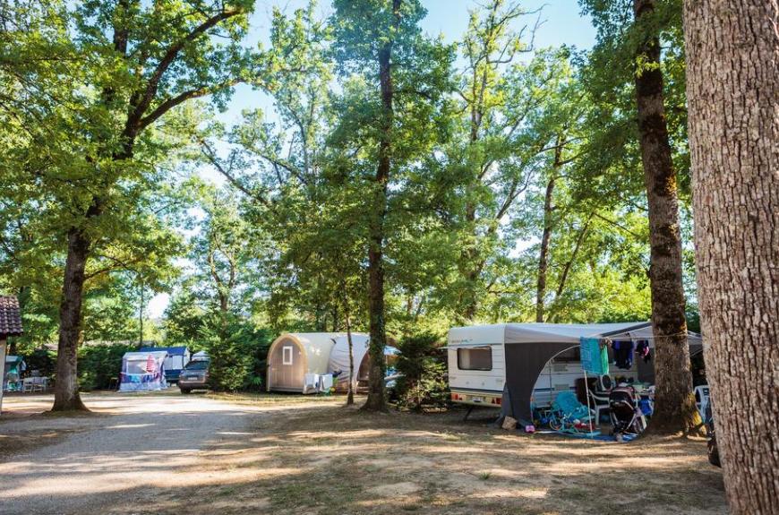 Camping Domaine du Chêne Vert_Castelnau-de-Montmiral emplacements camping