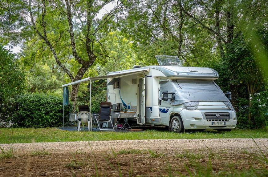 Camping Domaine du Chêne Vert_Castelnau-de-Montmiral camping car