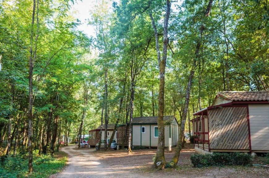 Camping Domaine du Chêne Vert_Castelnau-de-Montmiral chalets
