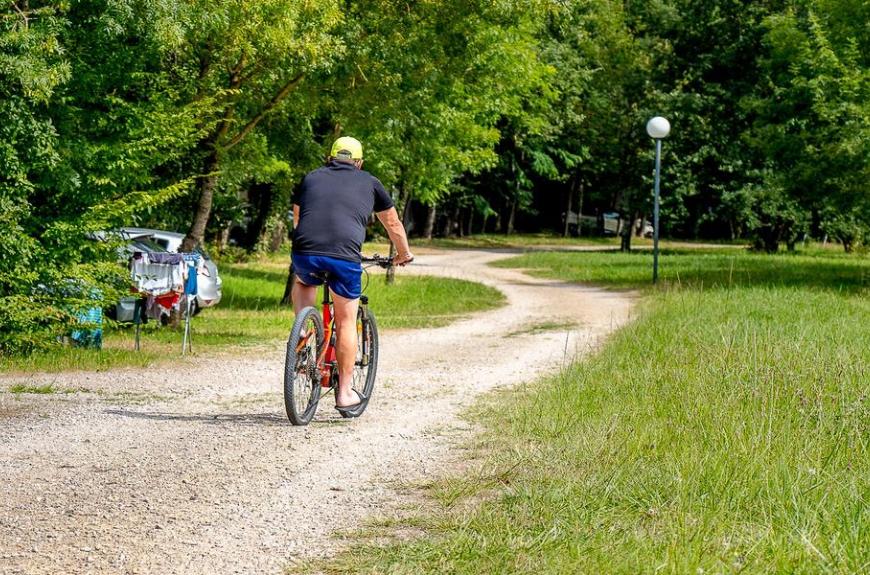 Camping Domaine du Chêne Vert_Castelnau-de-Montmiral vélo