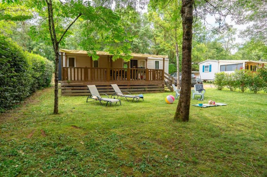 Camping Domaine du Chêne Vert_Castelnau-de-Montmiral mobile home avec espace verts