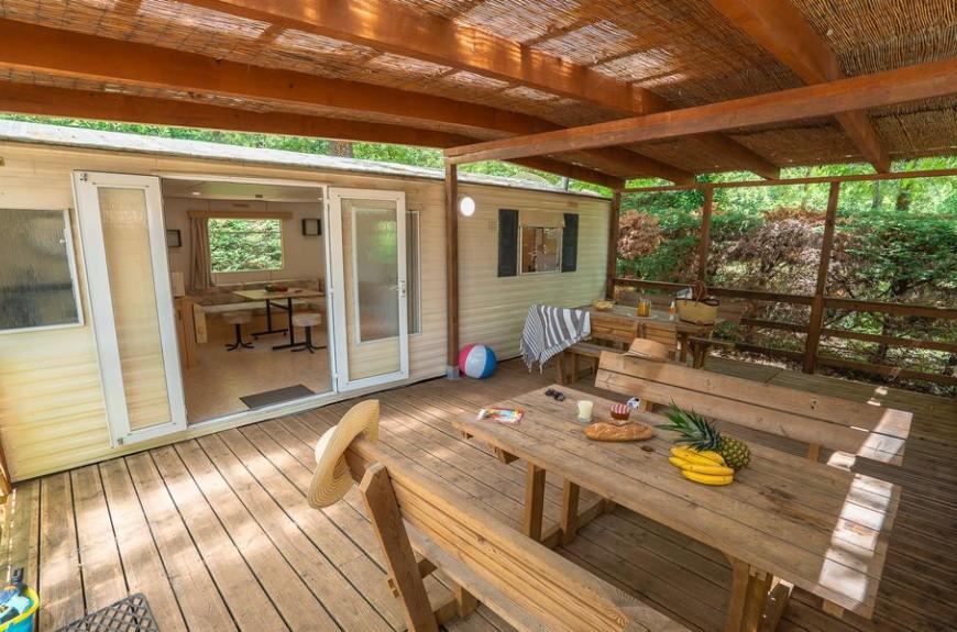 Camping Domaine du Chêne Vert_Castelnau-de-Montmiral terrasse ombragée