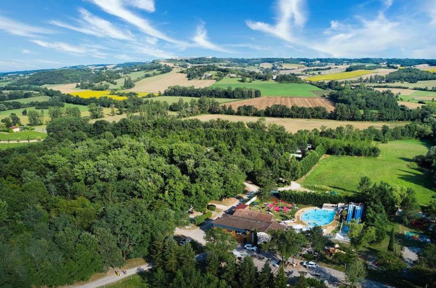Camping Domaine du Chêne Vert_Castelnau-de-Montmiral vue aérienne générale
