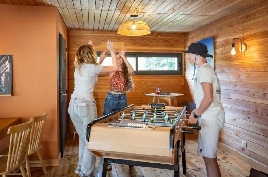 Huttopia Pays de Cordes sur Ciel_Vindrac-Alayrac jeux babyfoot